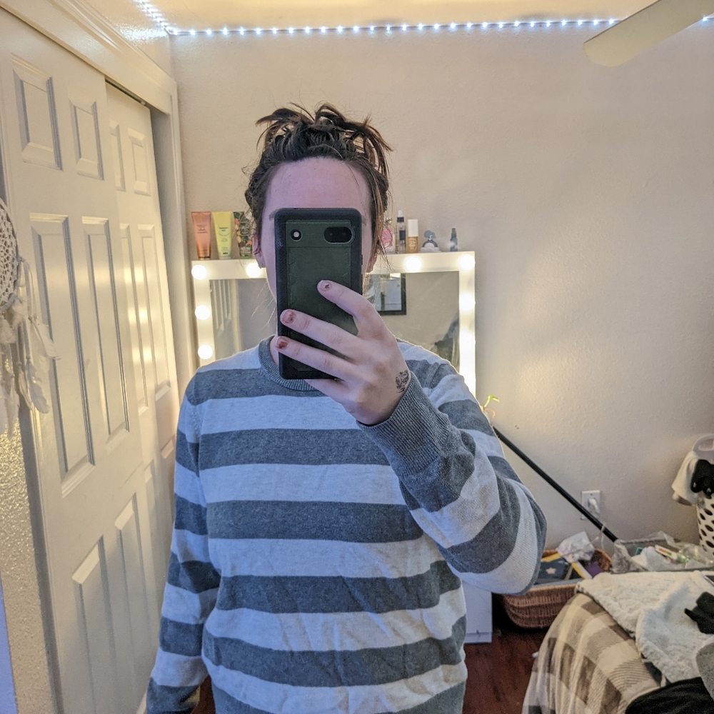 Gap sweater